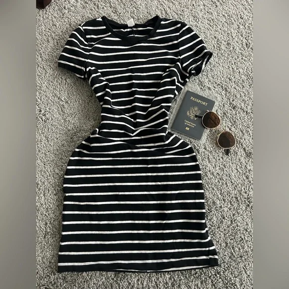 old navy black and white dress Women Size M Old Navy Black spaghetti strap dress  Serendipity Consignment  Boutique